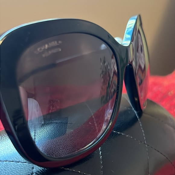 CHANEL Square Pearl Polarized Sunglasses - Picture 4 of 5